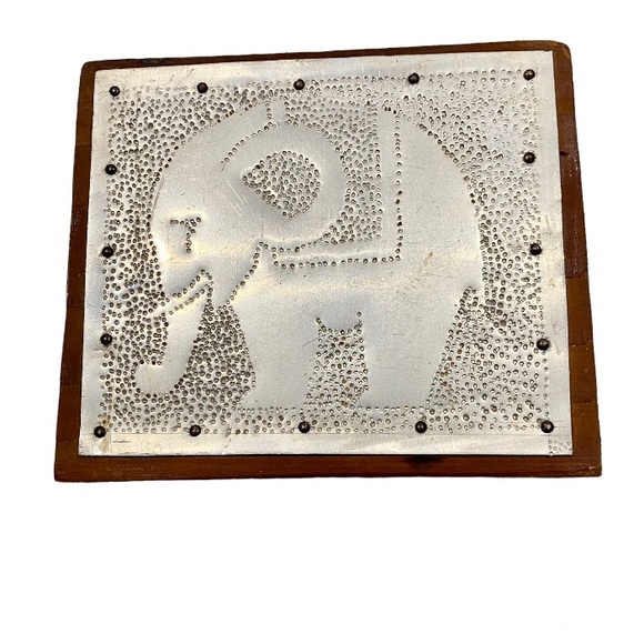Accents Vintage Elephant Wall Decor Shelf Sitter 5 Tin Wood Hammered